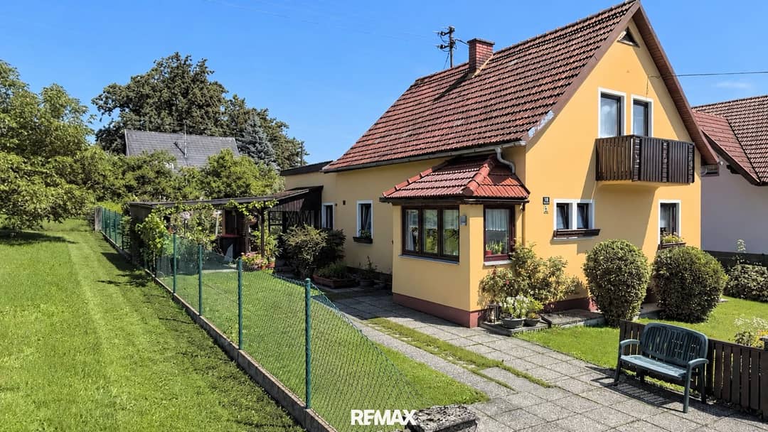 Sanierungsbedürftiges Haus mit Werkstatt in Wallern