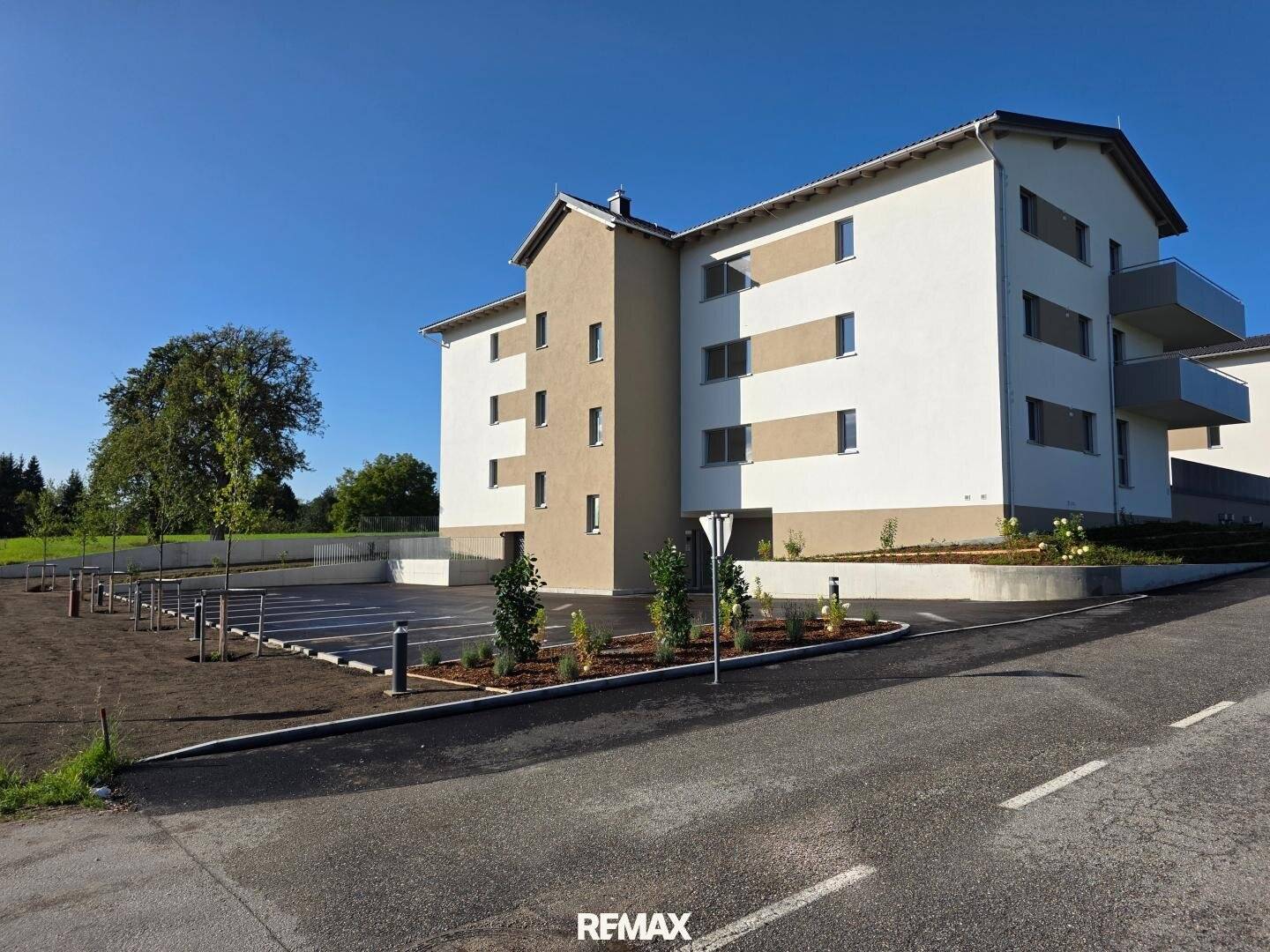 Wohnung mit Tiefgaragenplatz und Balkon im Hausruckwald