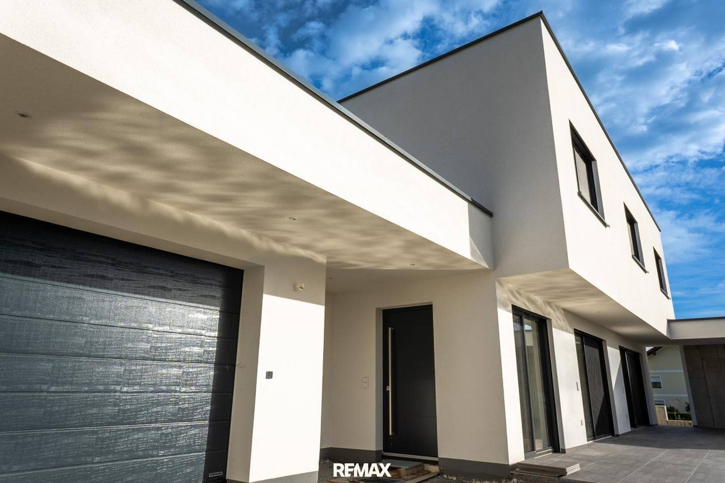 Exklusiver Neubau mit Pool in Schardenberg