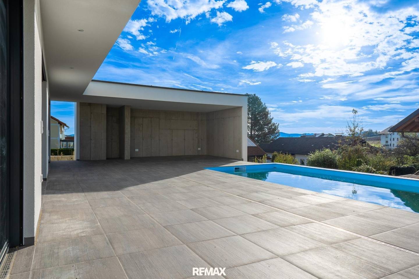 Exklusiver Neubau mit Pool in Schardenberg