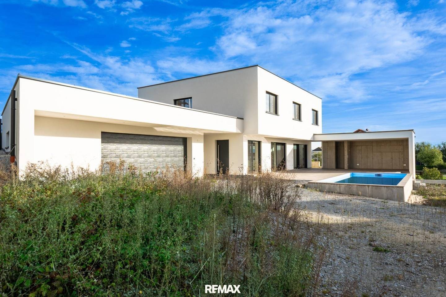 Exklusiver Neubau mit Pool in Schardenberg