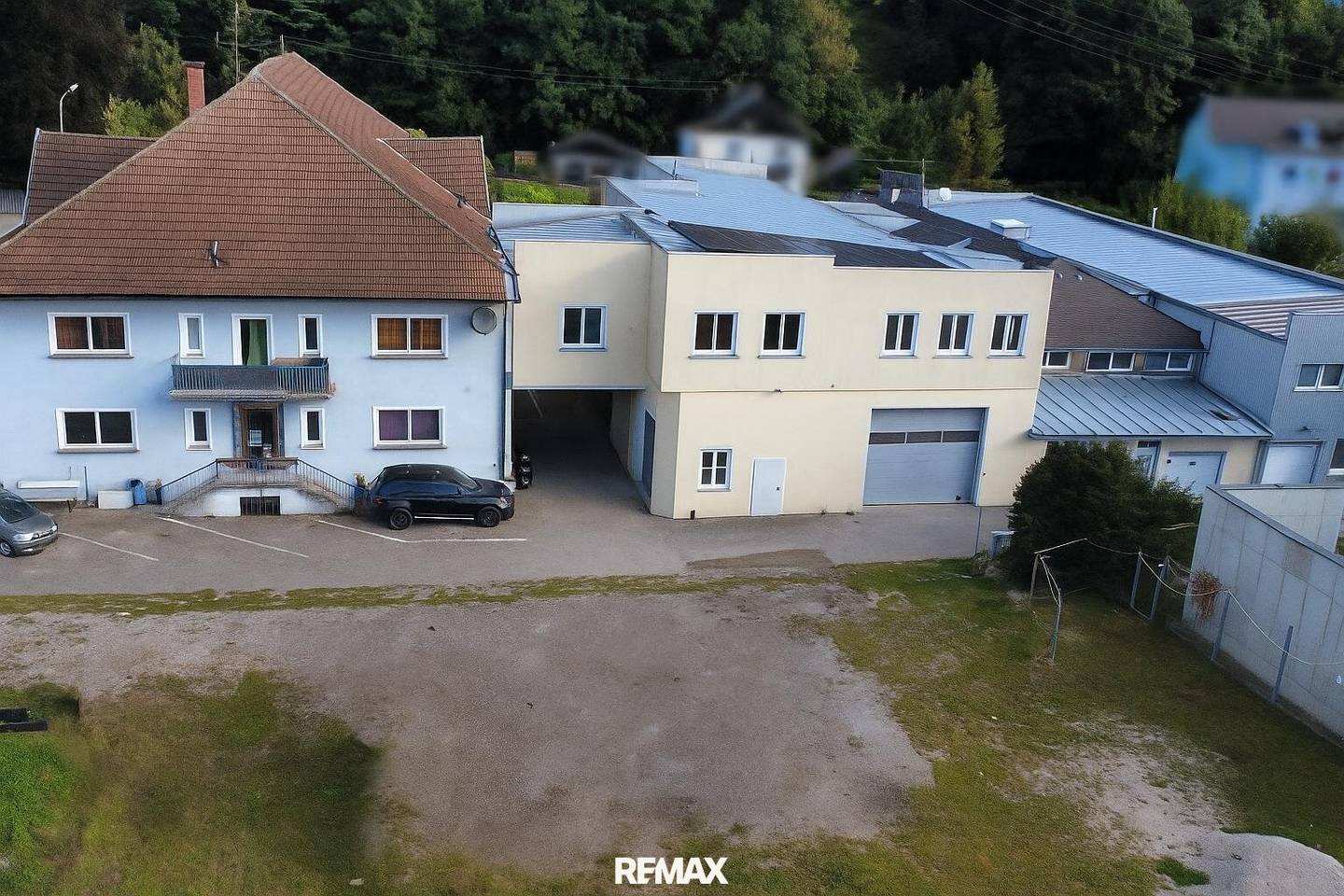 Vielseitiges Gewerbeobjekt mit Lager und Büros