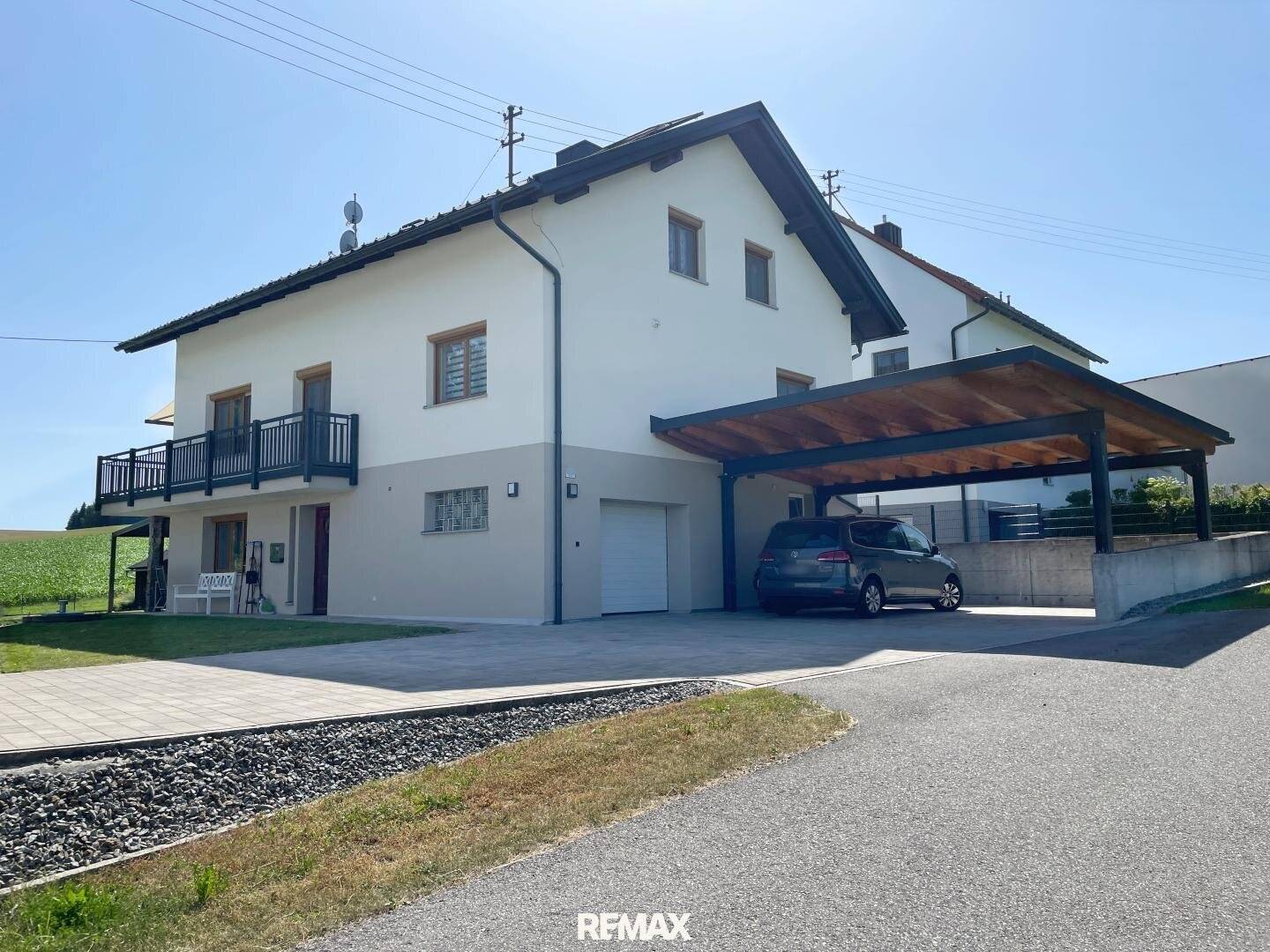 Stilvolles Einfamilienhaus mit Balkon und Terrasse