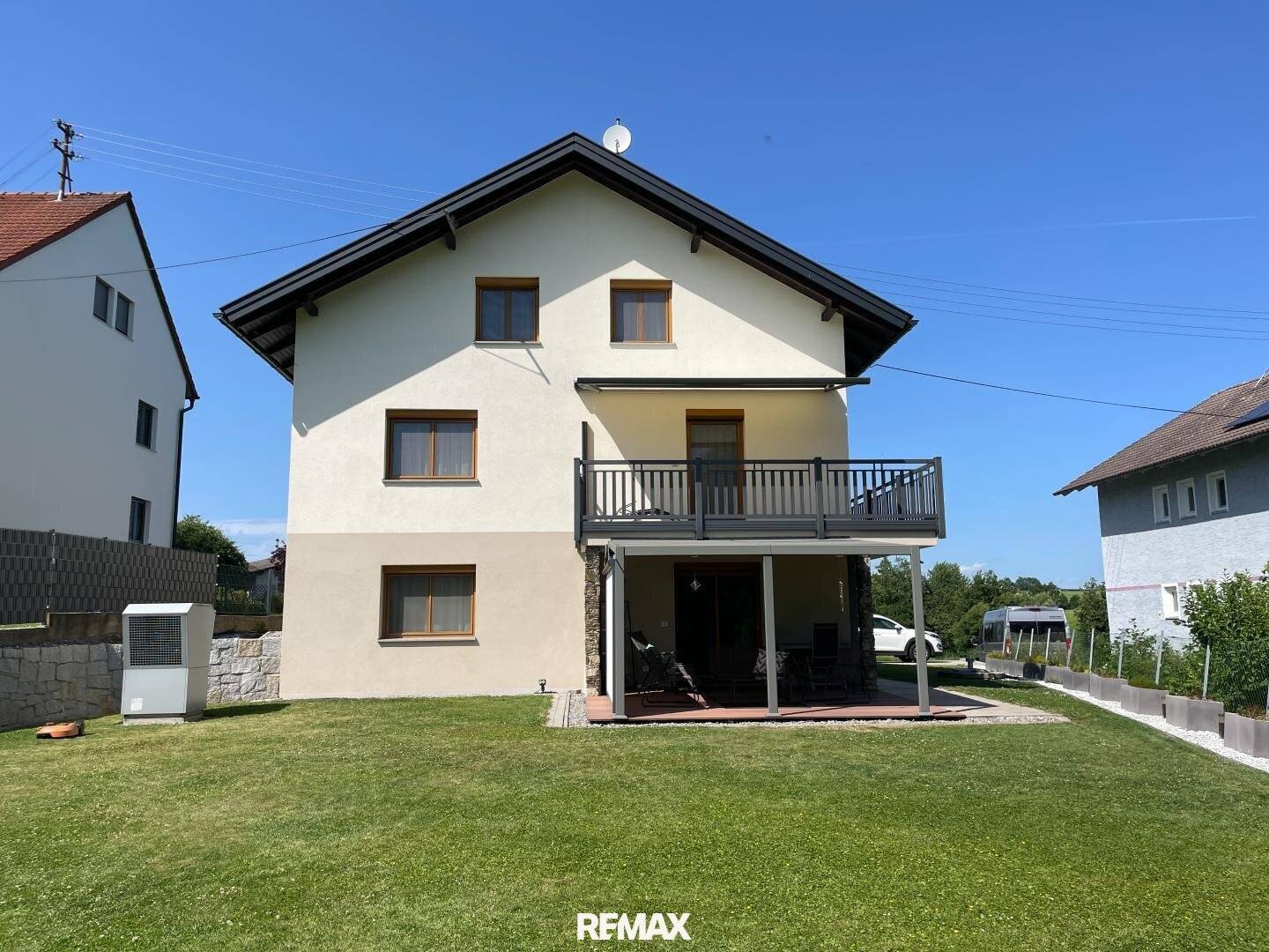 Stilvolles Einfamilienhaus mit Balkon und Terrasse