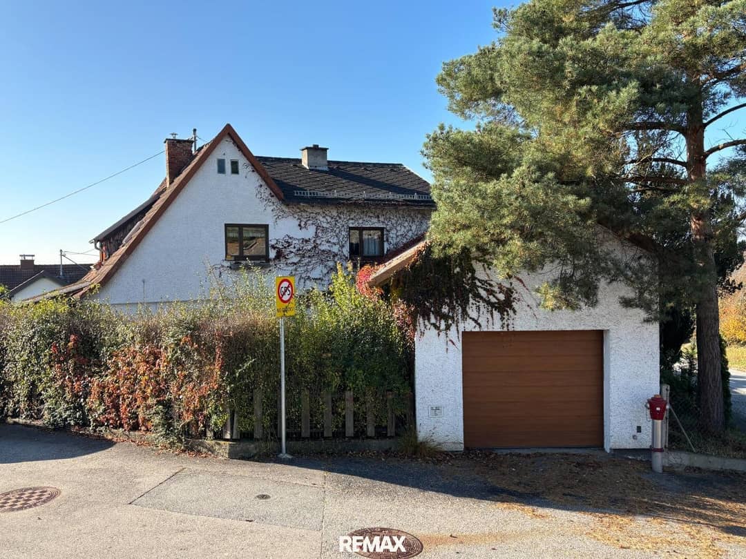 Sanierungsbedürftiges Einfamilienhaus mit Garten
