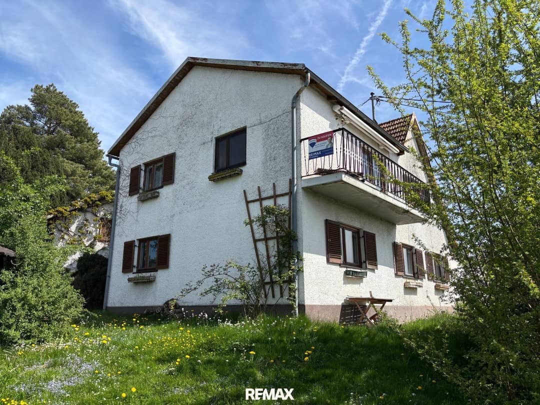Sanierungsbedürftiges Einfamilienhaus mit Garten