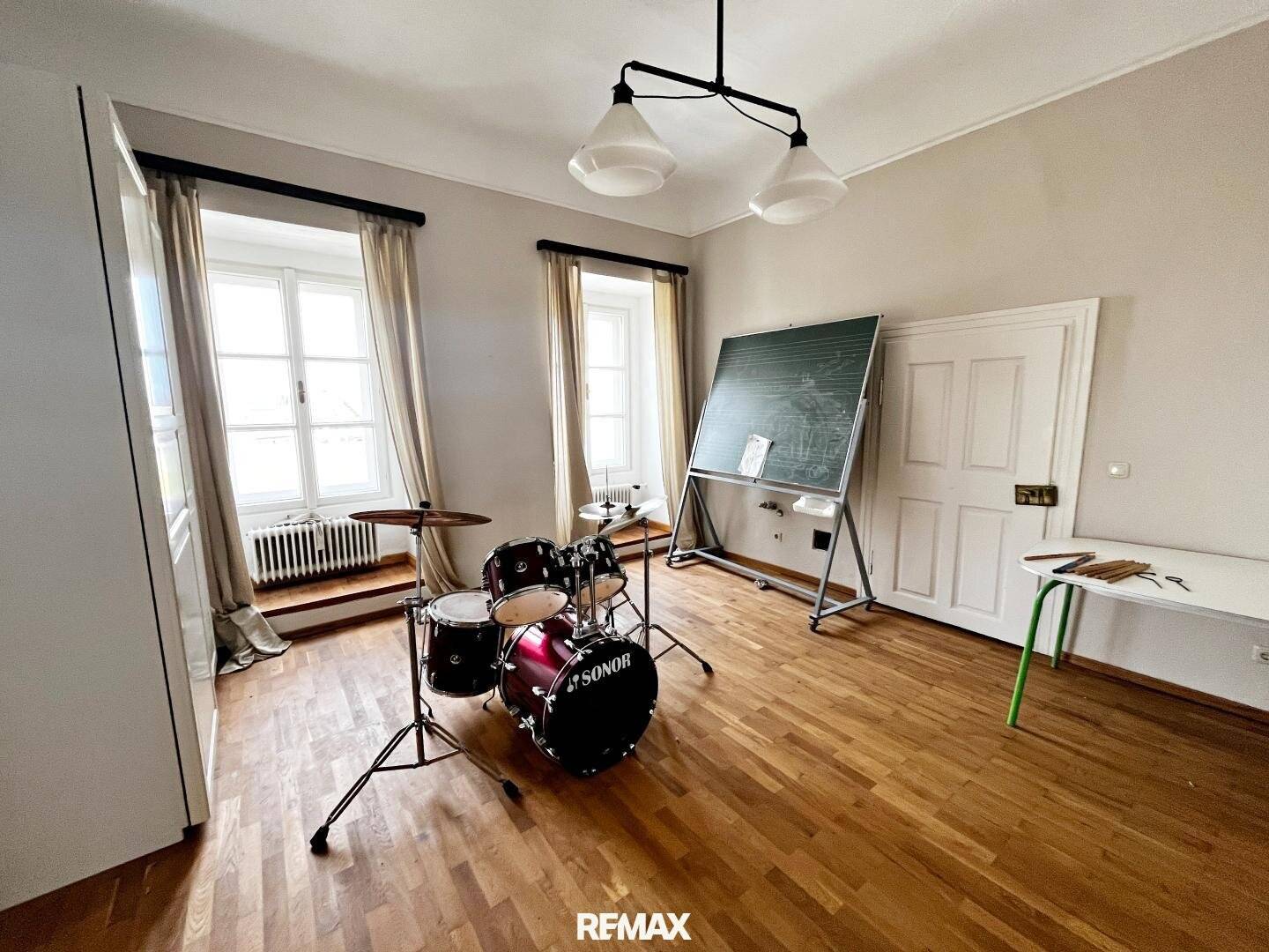 Wohnung in historischer Villa mit hohen Decken