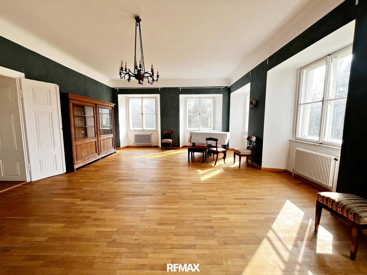 Wohnung in historischer Villa mit hohen Decken