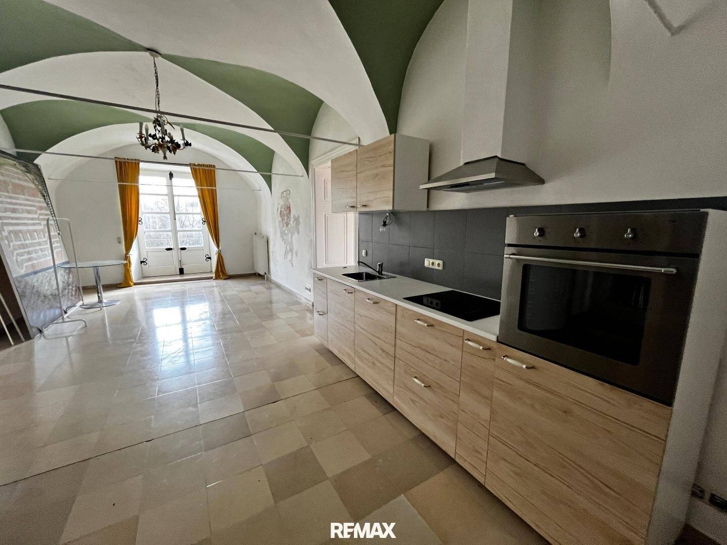 Wohnung in historischer Villa mit hohen Decken