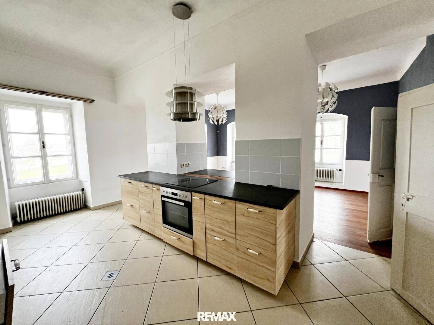 Wohnung in historic villa with high ceilings and garden