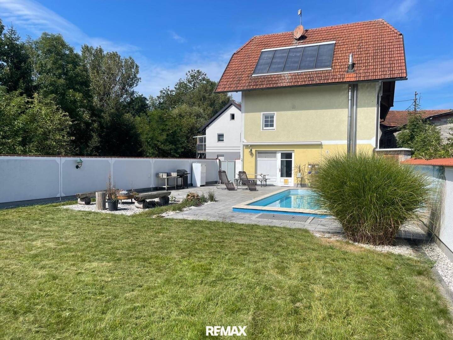 Großzügiges Familienhaus mit Pool