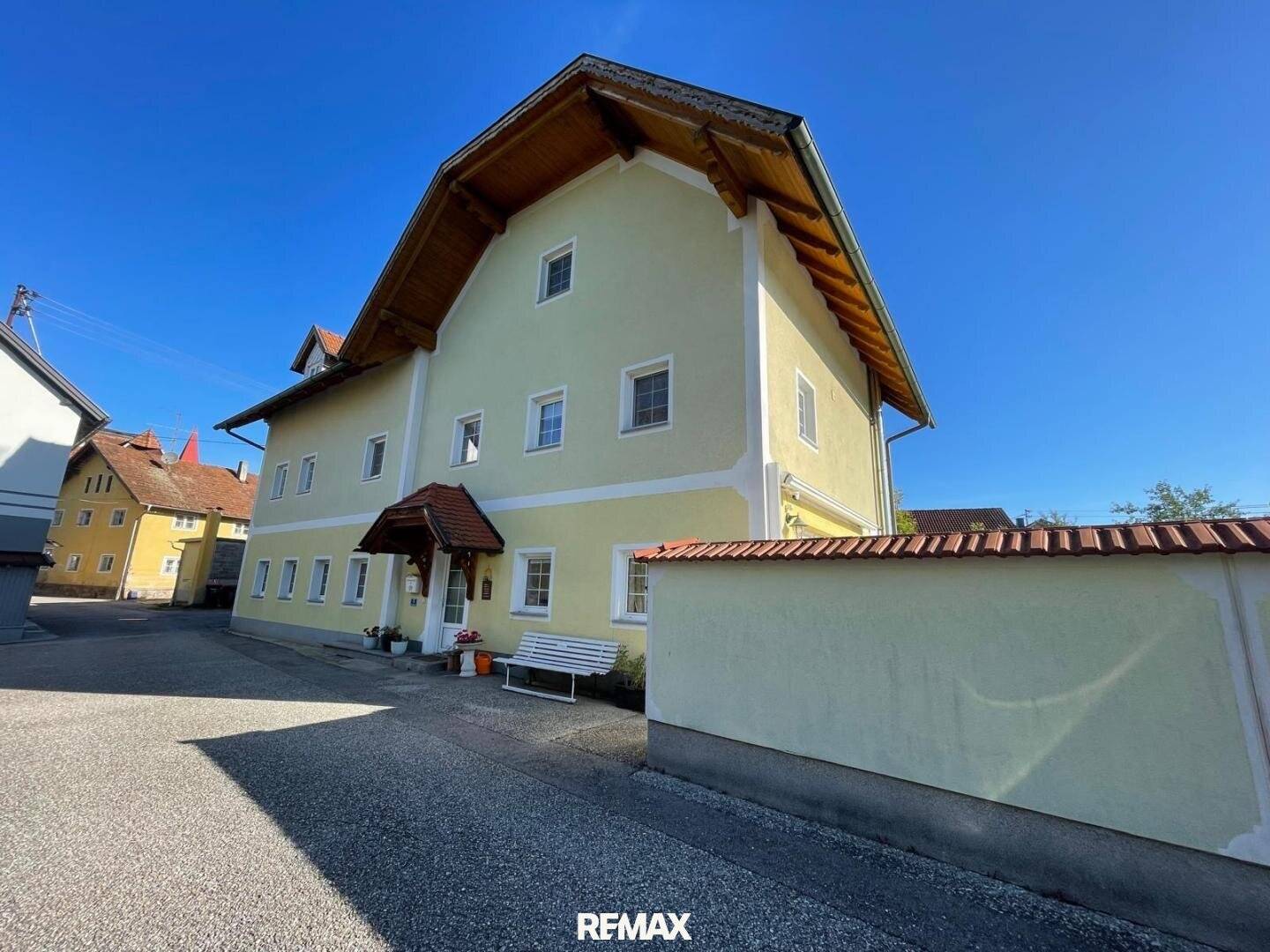 Großzügiges Familienhaus mit Pool