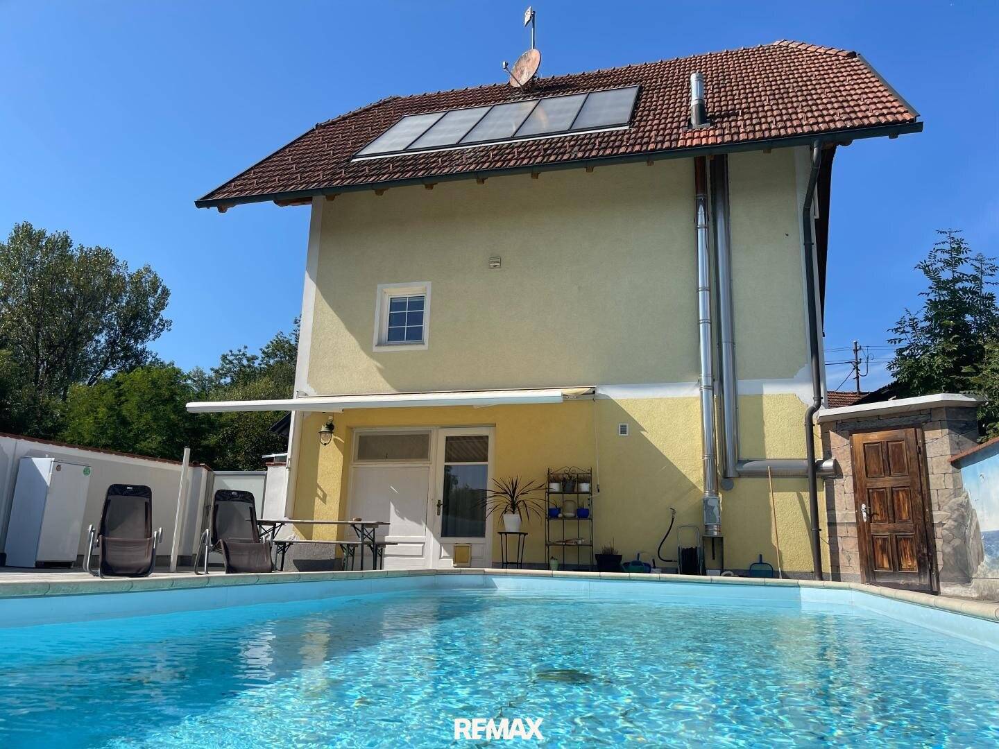 Großzügiges Familienhaus mit Pool