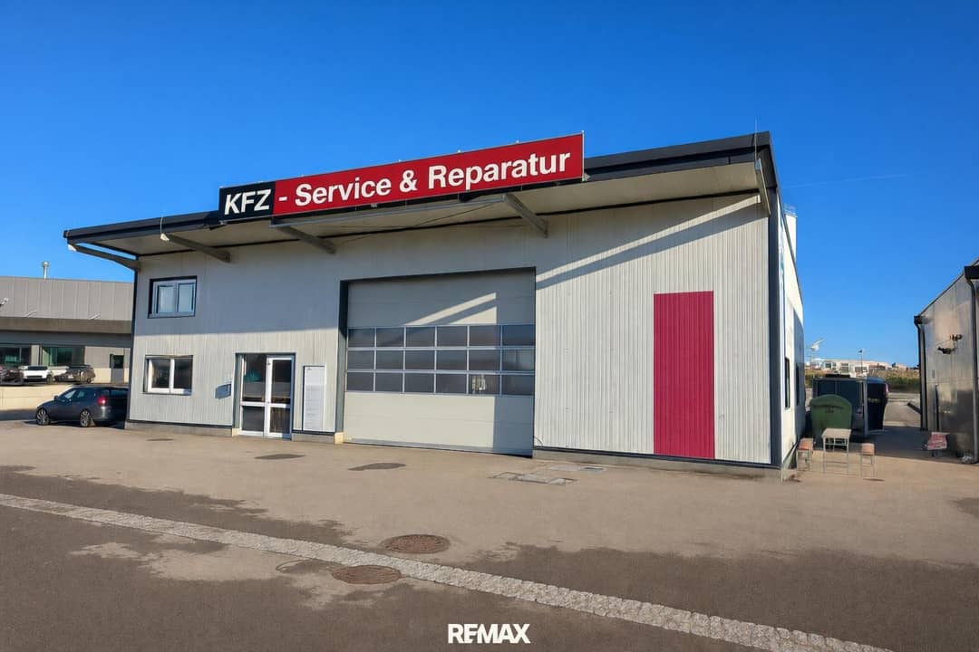 Moderne Kfz-Werkstatt an der B137