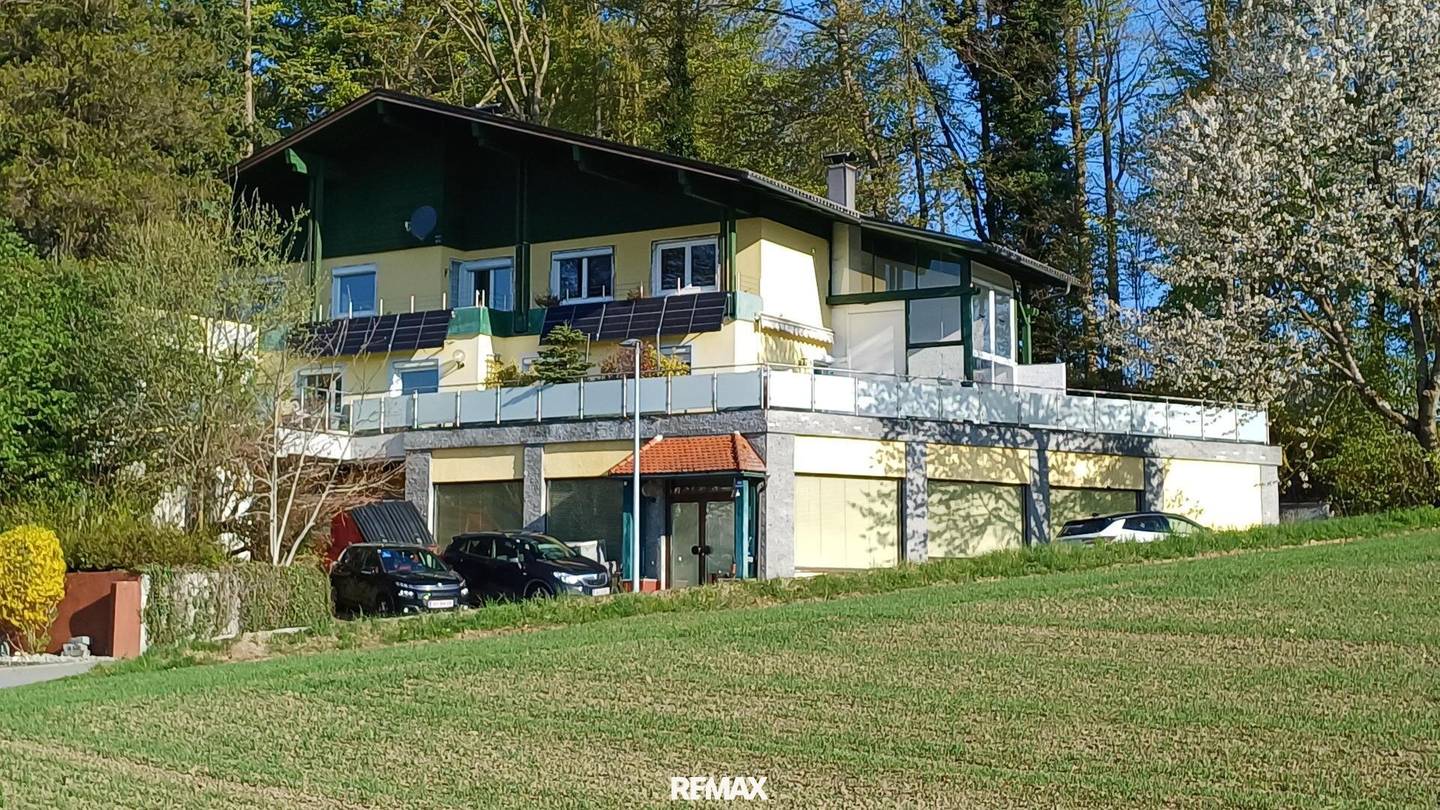 Großzügiges Landhaus mit Garten