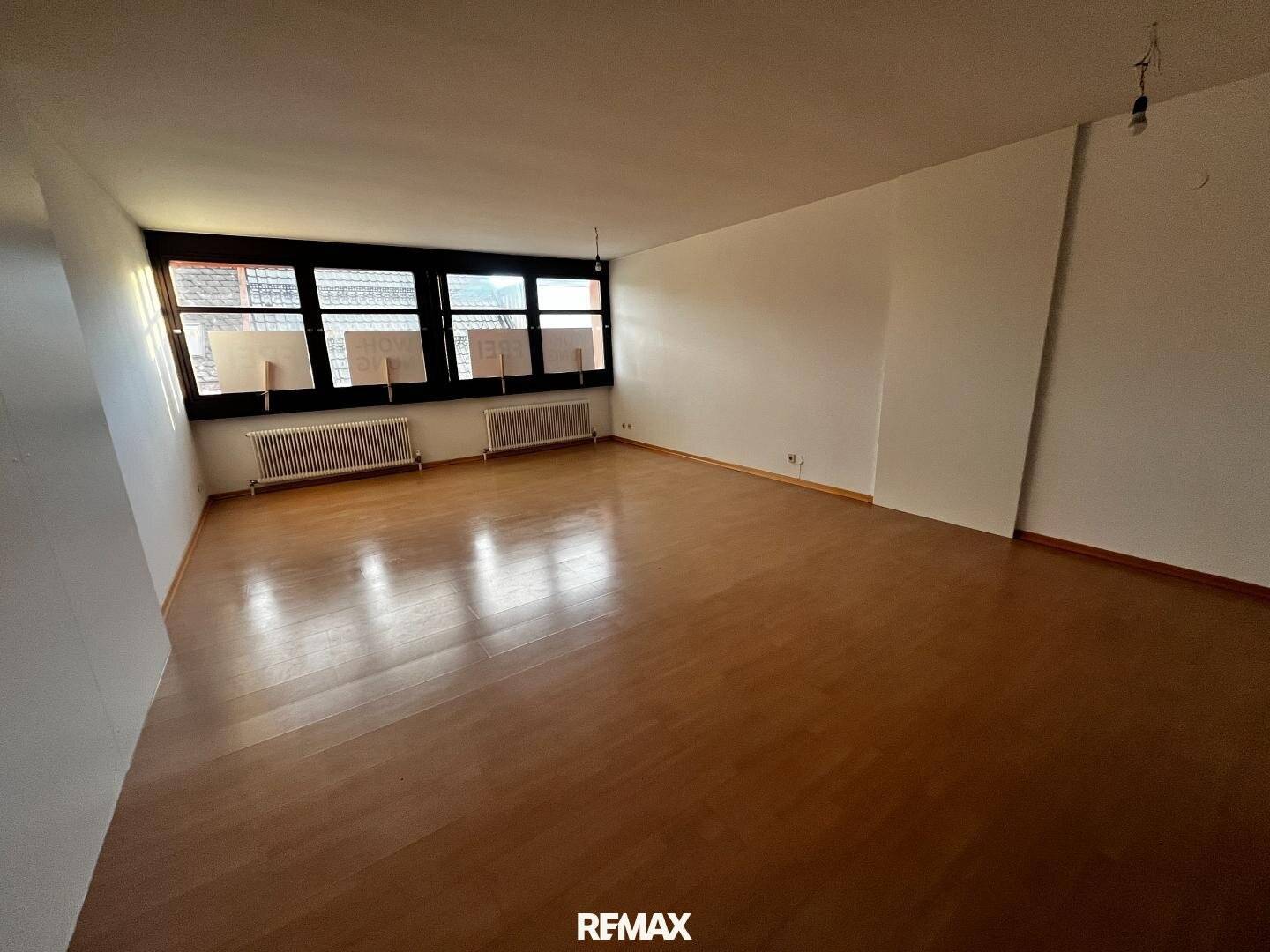 Apartment in the center with parking