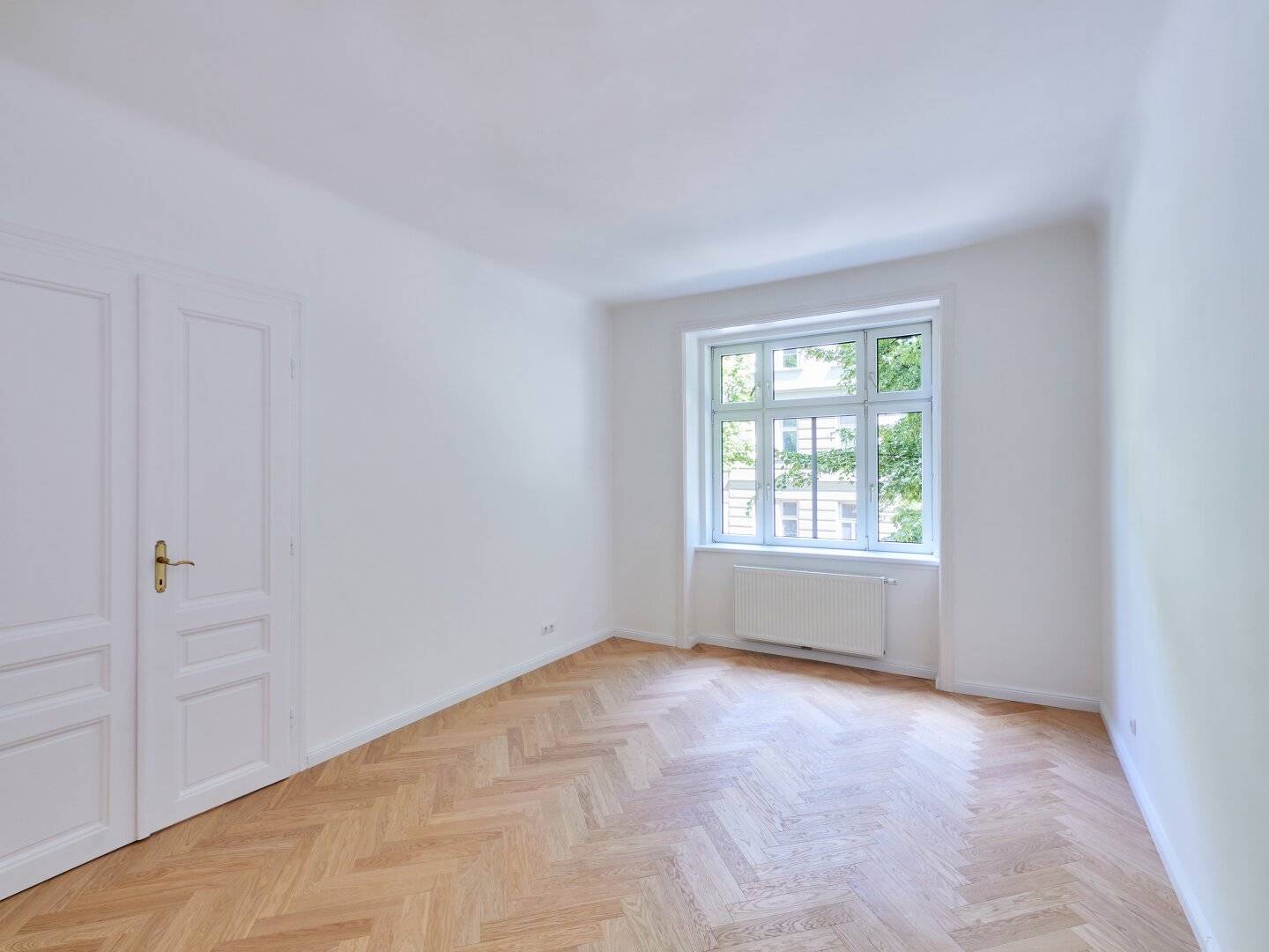 3-Room Altbau Apartment with Balcony Permit