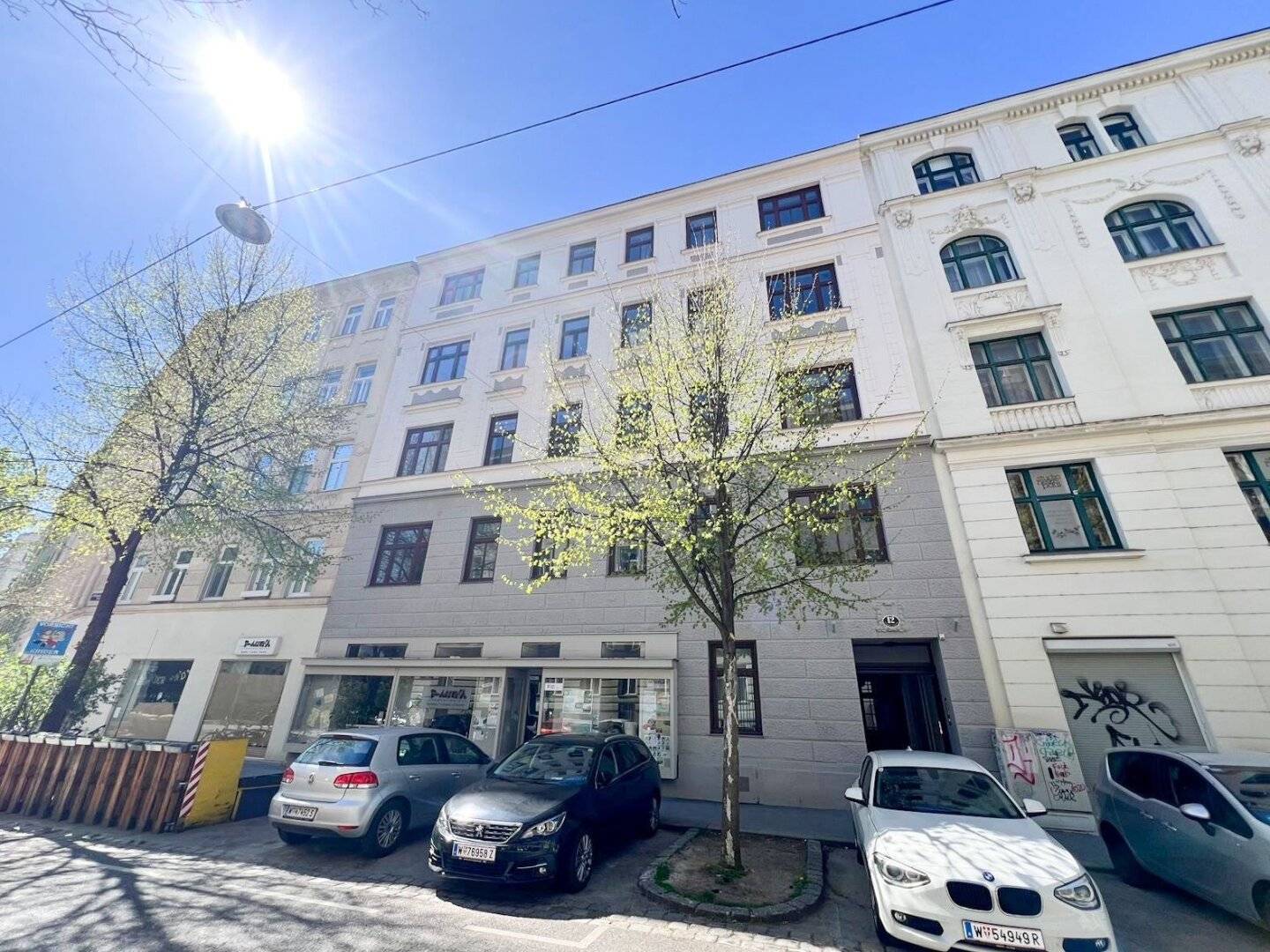 Charming Altbau Apartment with Balcony Option near Praterstern