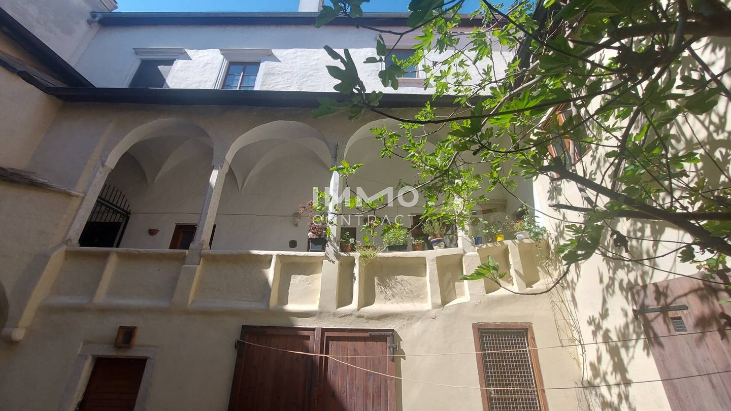 Historisches Zinshaus mit 10 Wohneinheiten