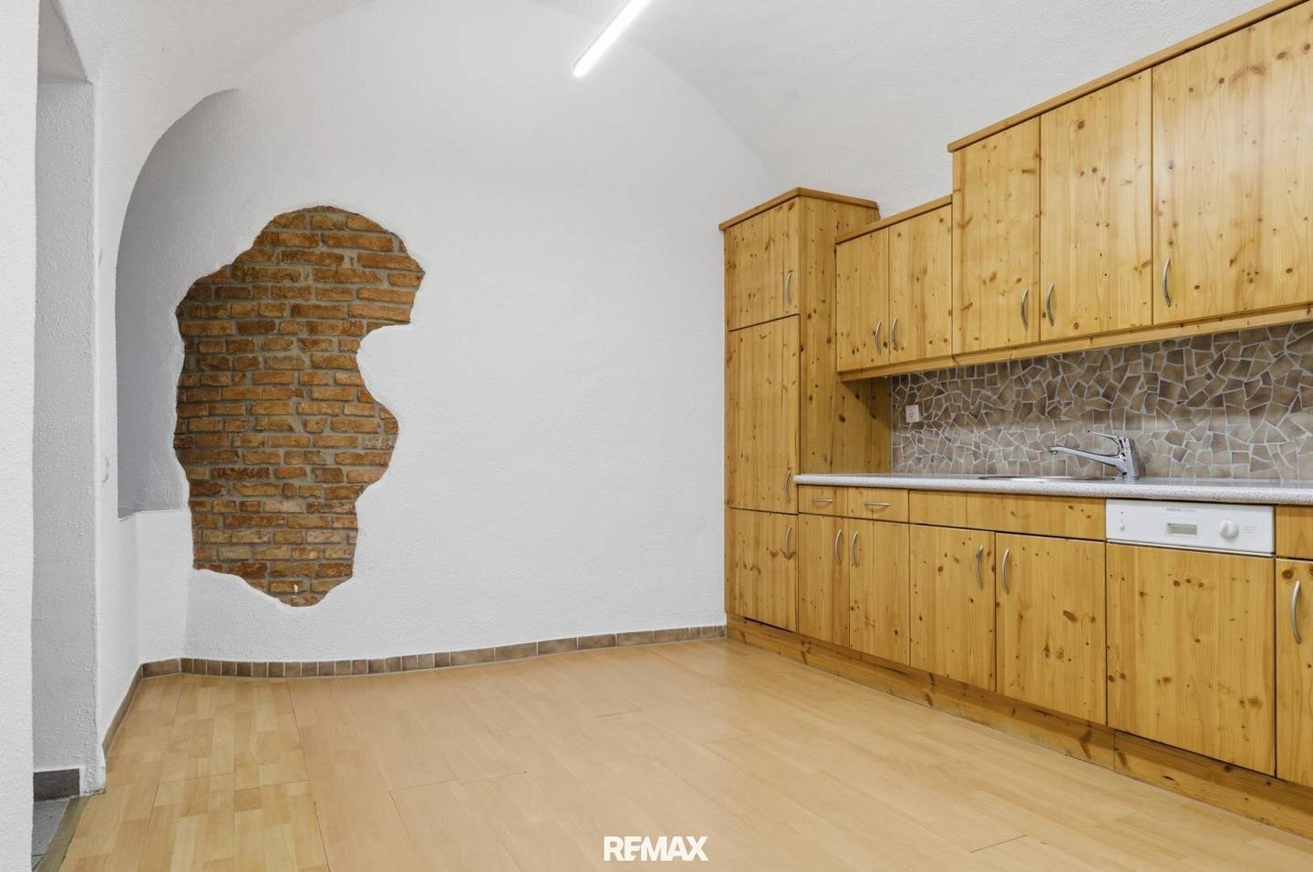 Wohnung mit Balkon und Blick in den Burggarten