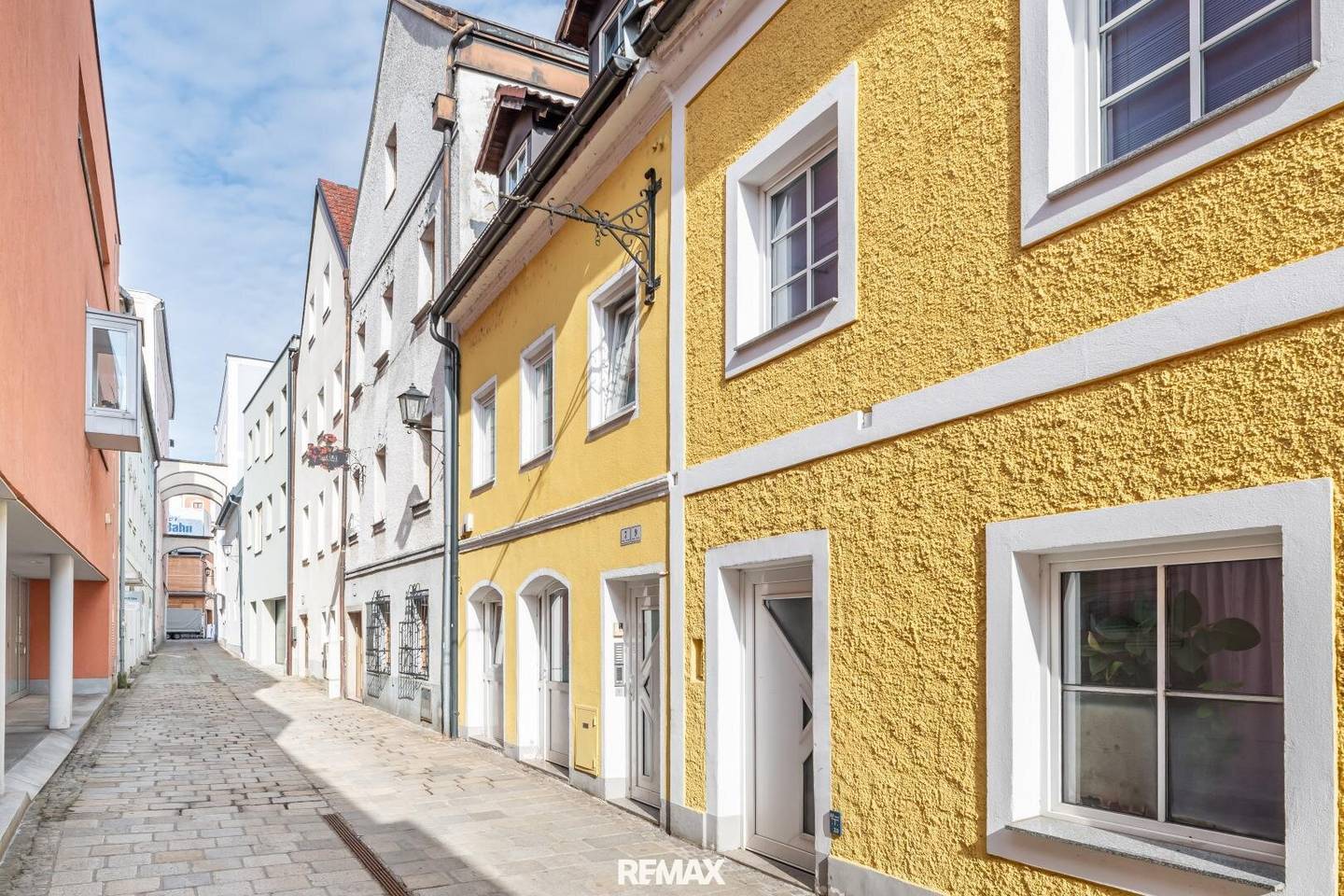 Wohnung mit Balkon und Blick in den Burggarten