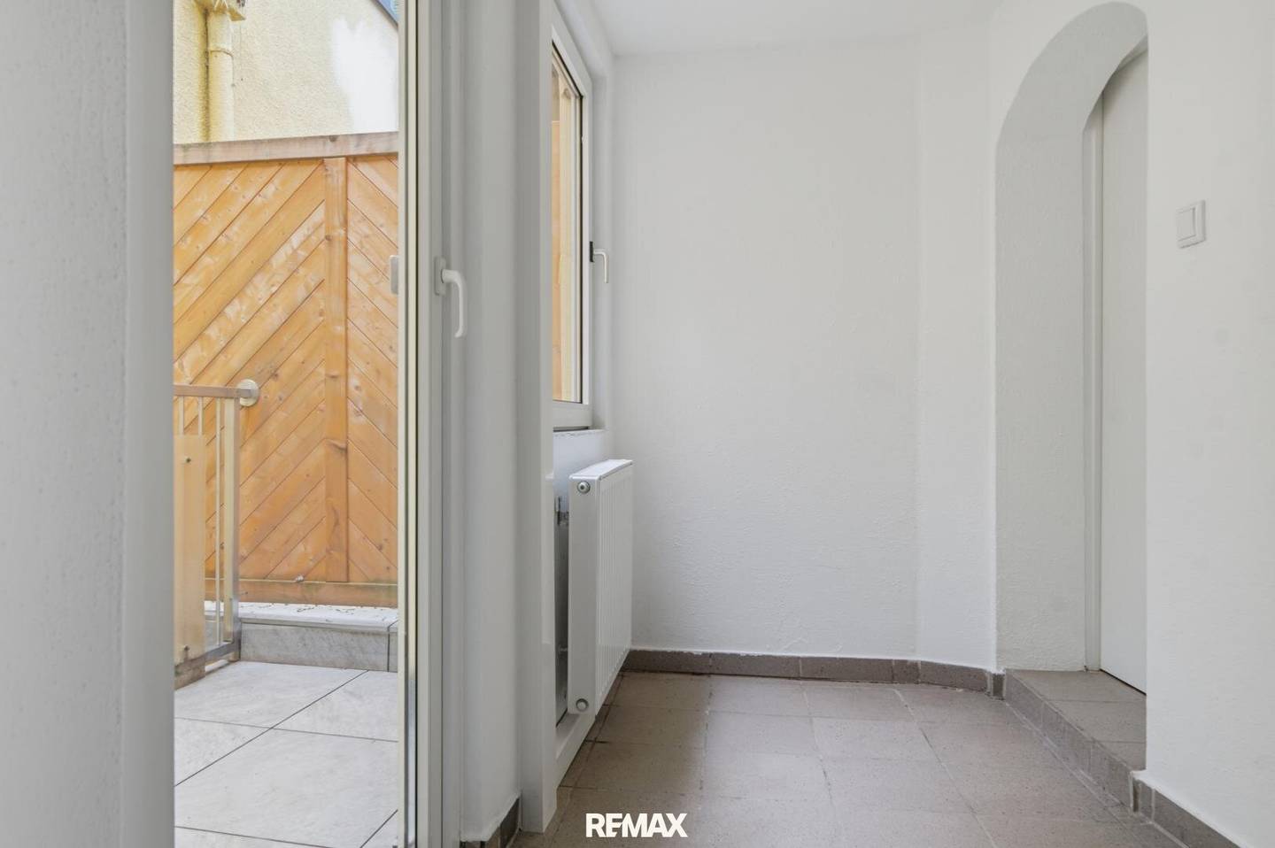 Wohnung mit Balkon und Blick in den Burggarten