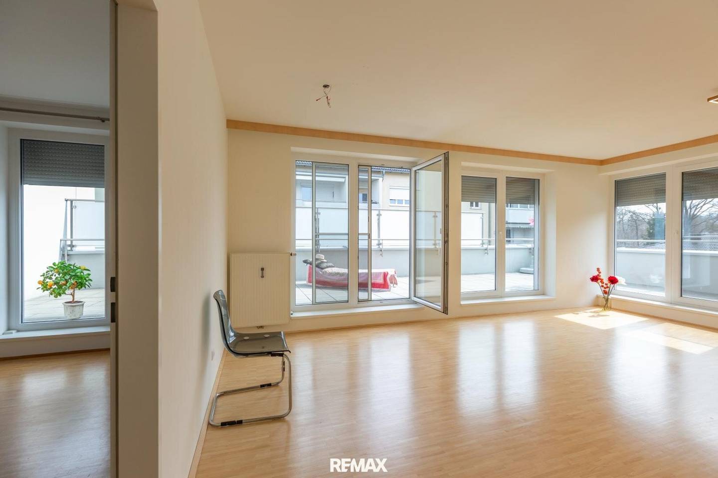 Living with Comfort: Impressive Rooftop Terrace Apartment in a Prime Location