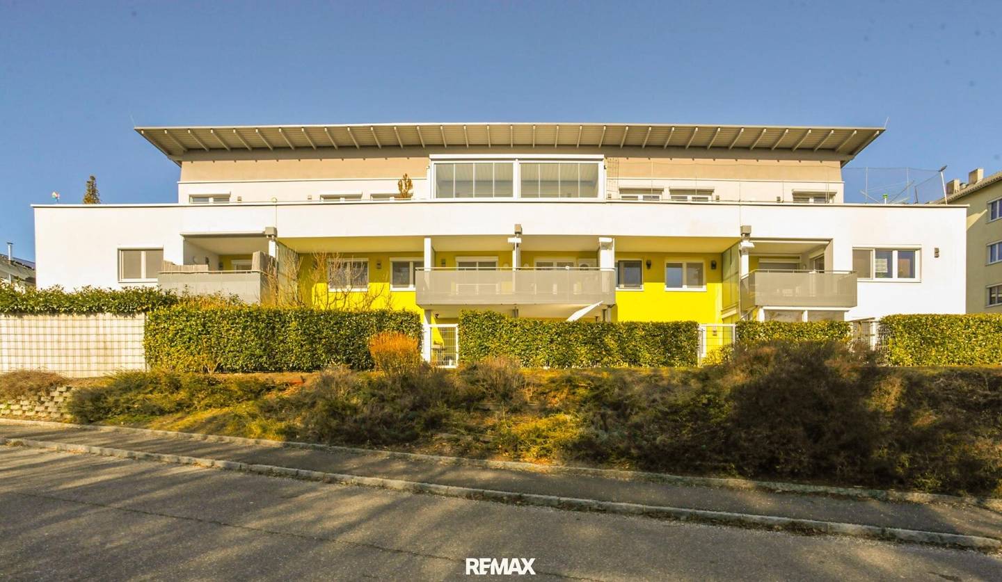 Living with Comfort: Impressive Rooftop Terrace Apartment in a Prime Location