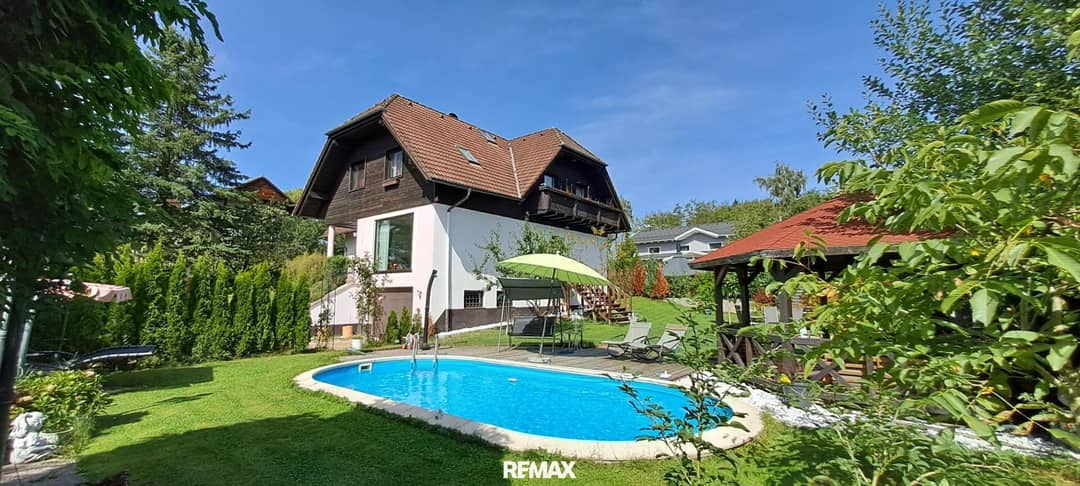 Design-Wohnhaus mit Pool in Altenberg