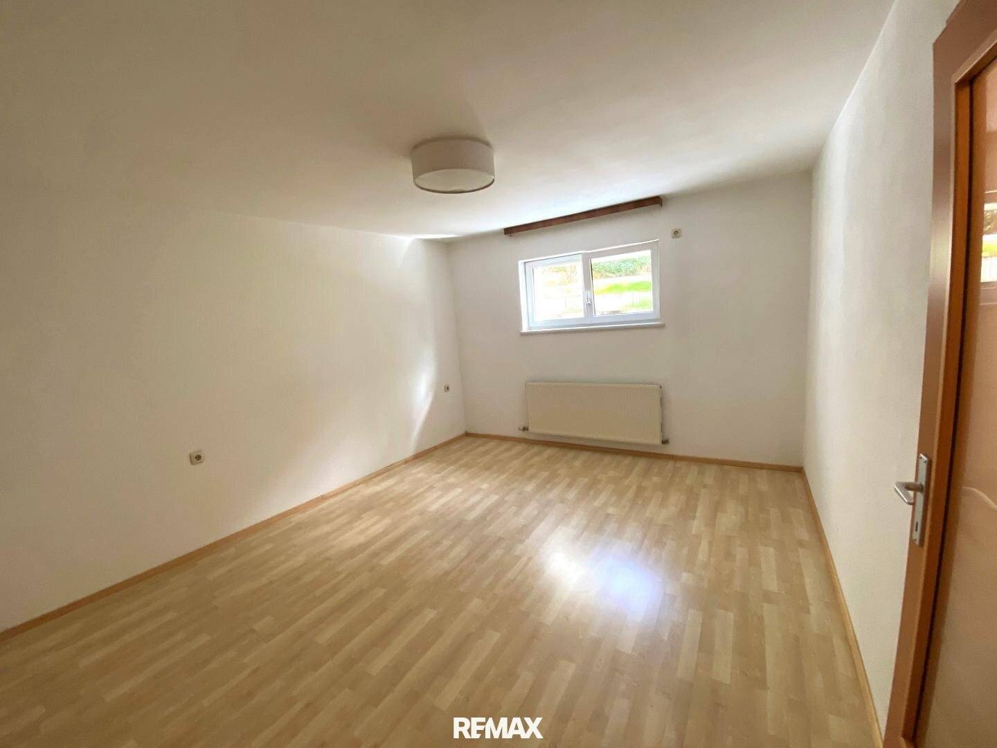 Wohnung mit offener Wohnküche und Abstellraum