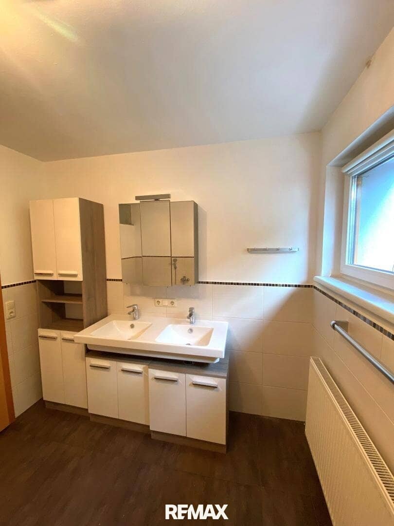 Wohnung mit offener Wohnküche und Abstellraum
