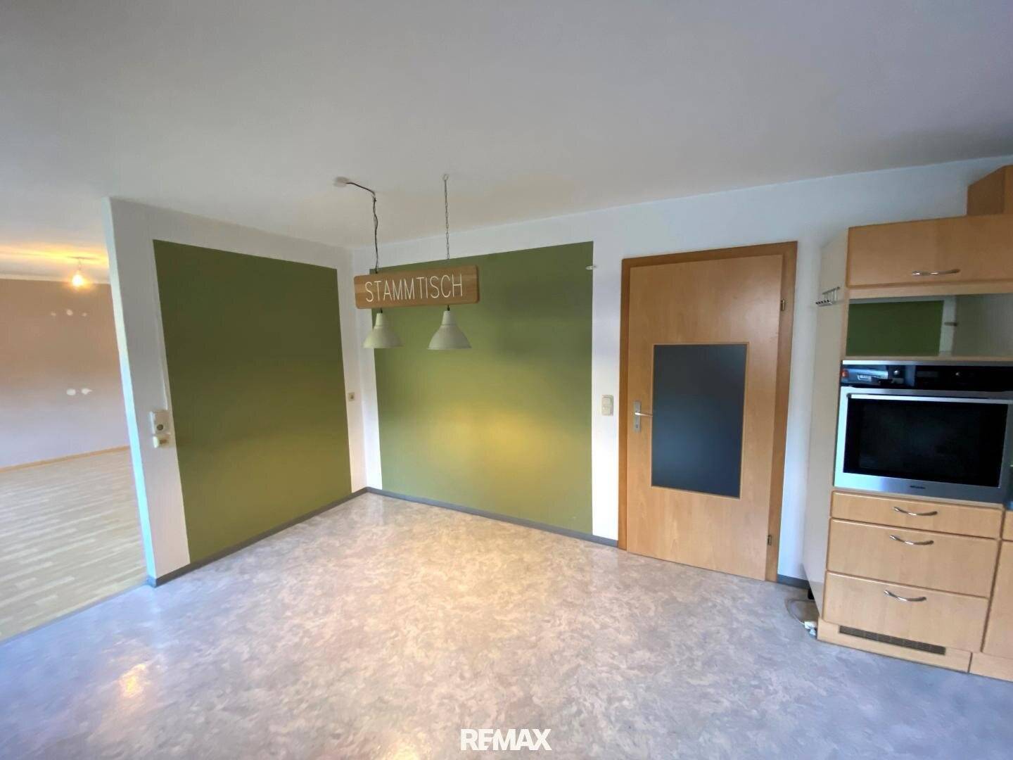 Wohnung mit offener Wohnküche und Abstellraum