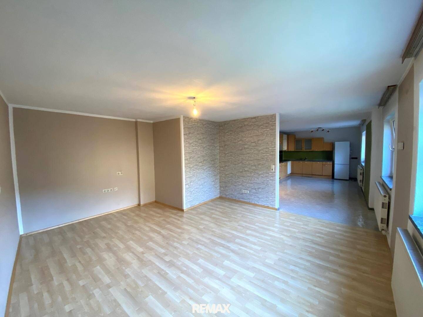 Wohnung mit offener Wohnküche und Abstellraum