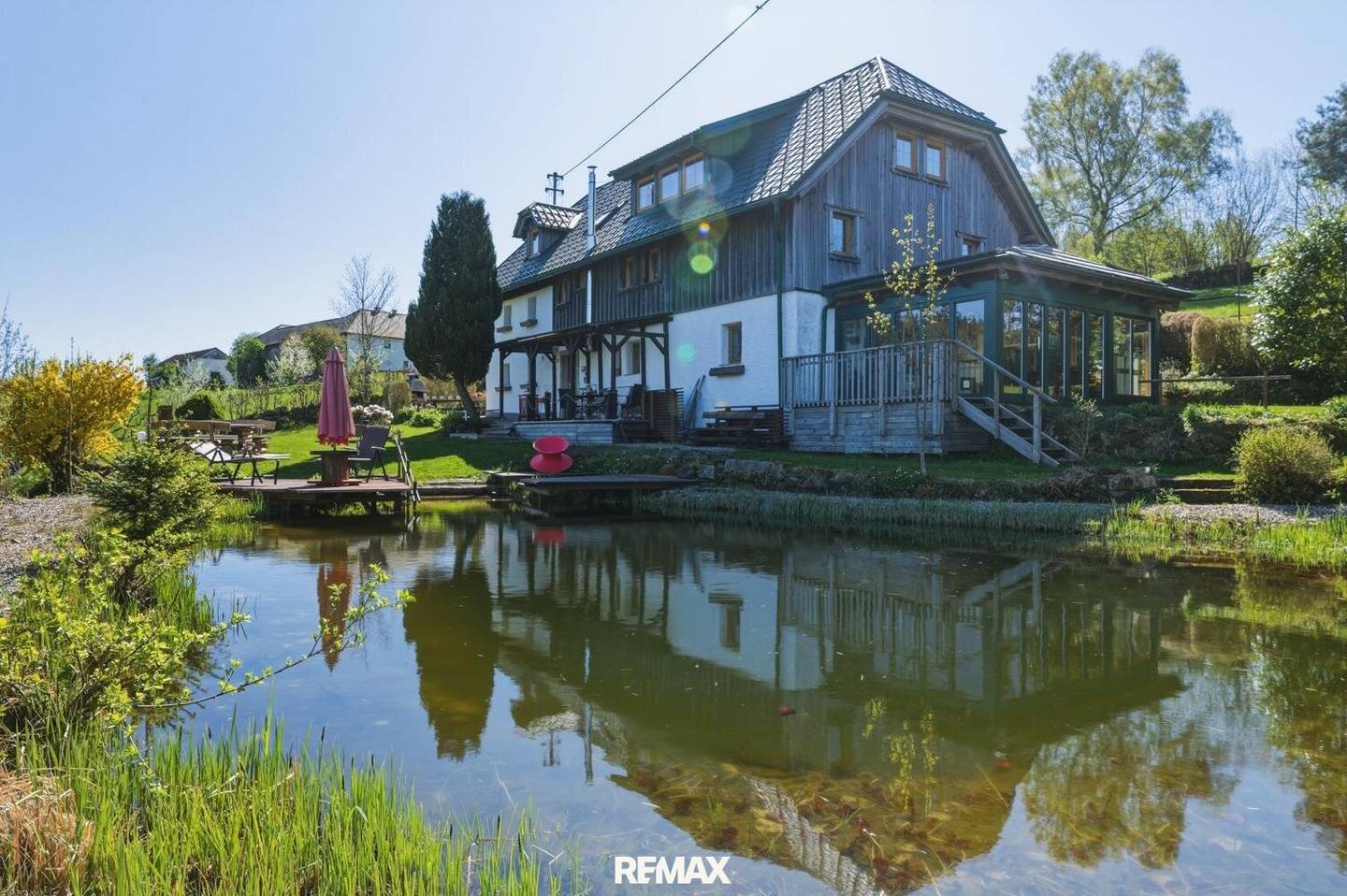 Idyllisches Landhaus mit Schwimmteich und Naturgarten