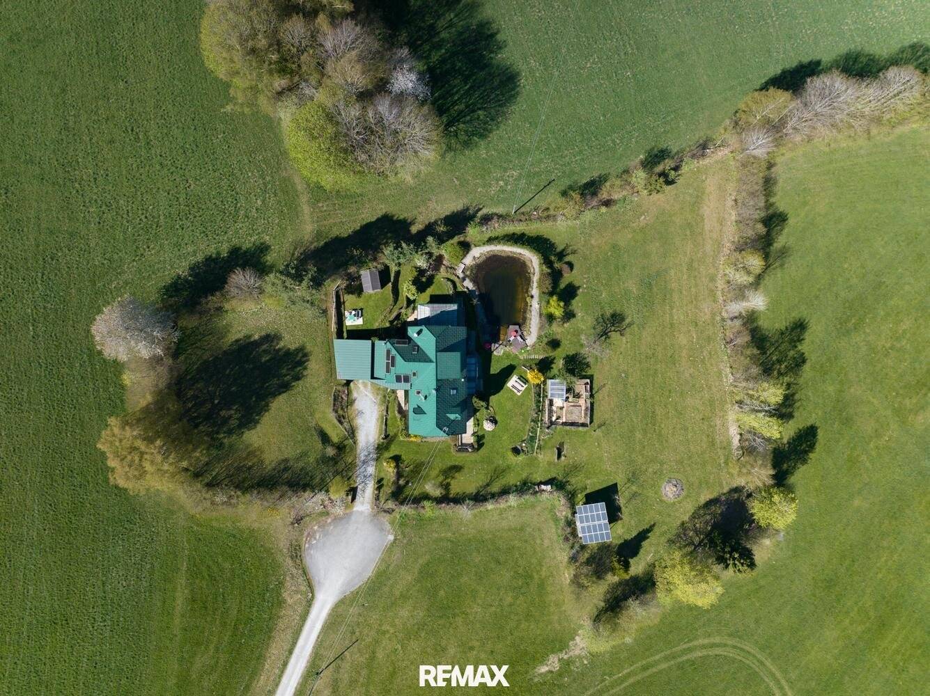 Idyllisches Landhaus mit Schwimmteich und Naturgarten