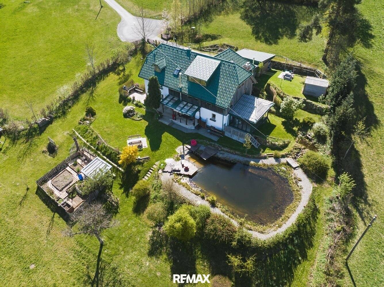 Idyllisches Landhaus mit Schwimmteich und Naturgarten