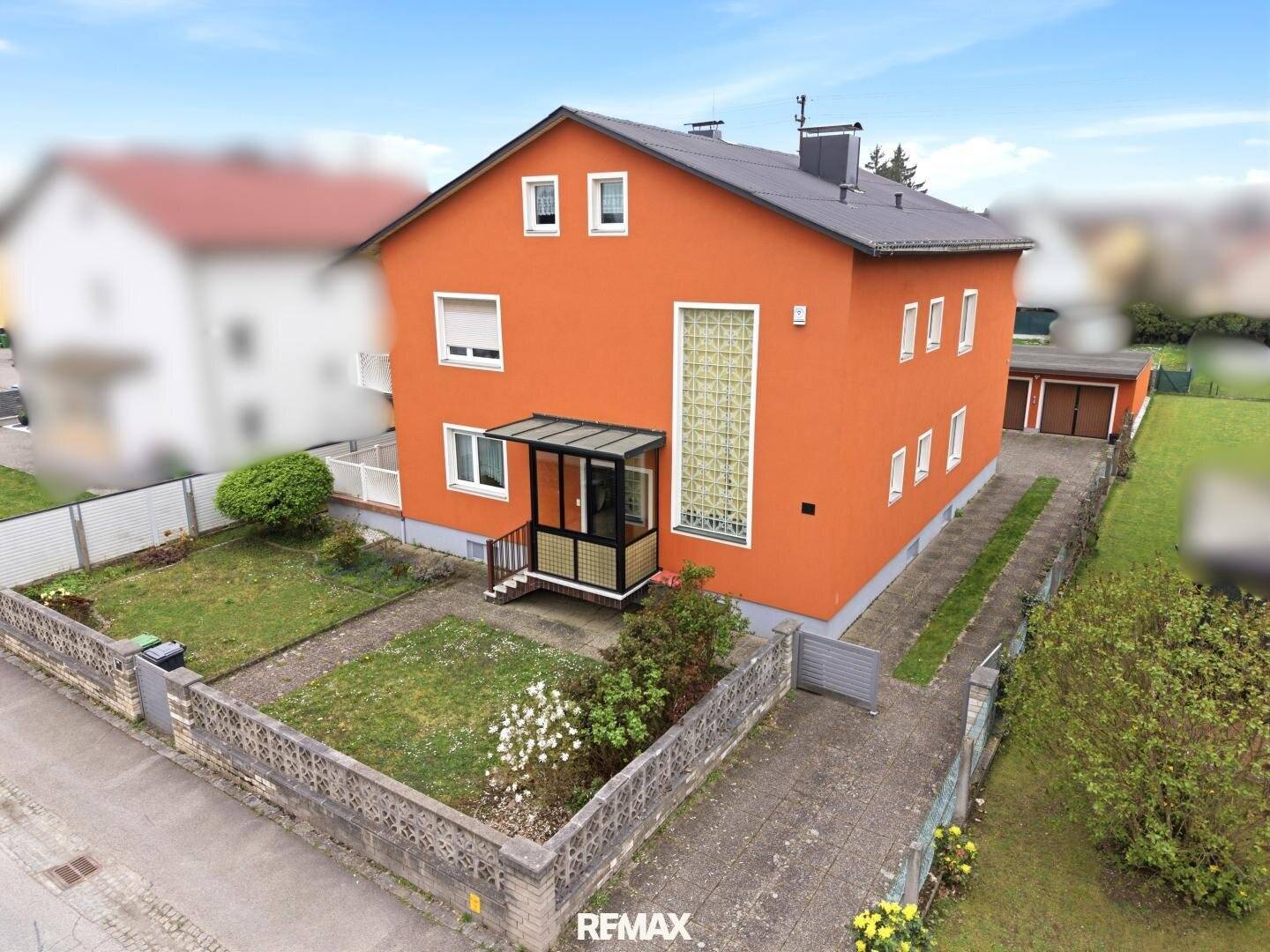 Zweifamilienhaus in Traun mit Balkonen