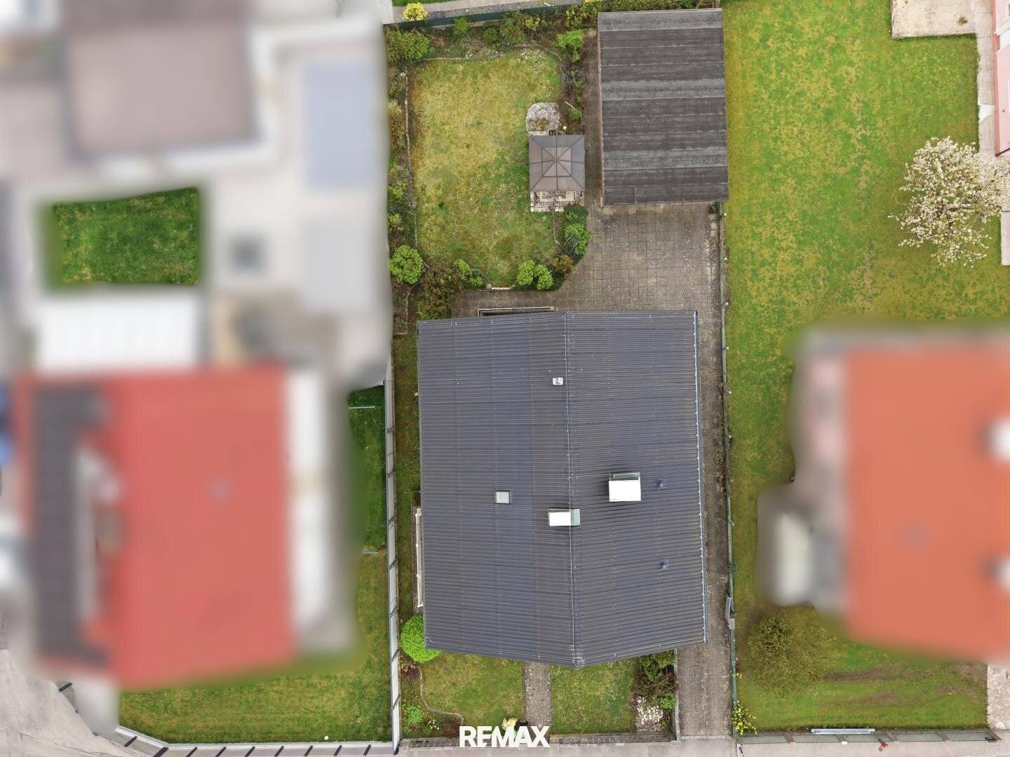 Zweifamilienhaus in Traun mit Balkonen