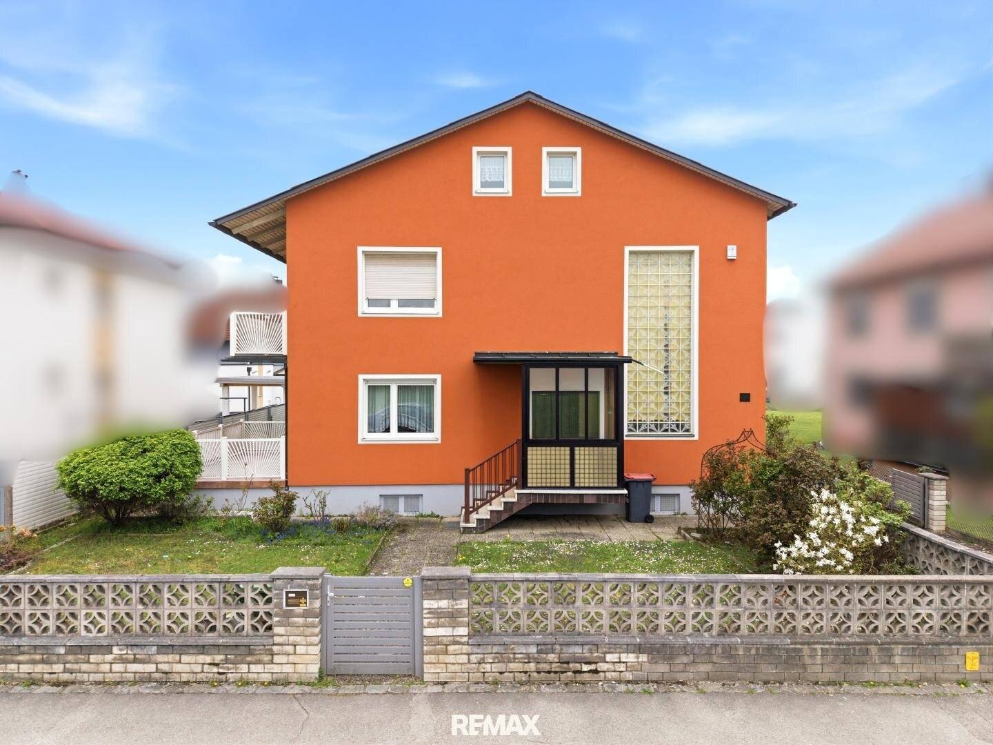 Zweifamilienhaus in Traun mit Balkonen