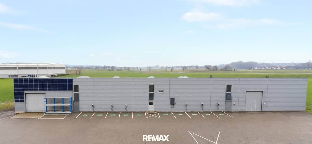 885 m² Warehouse with Office in Mauthausen