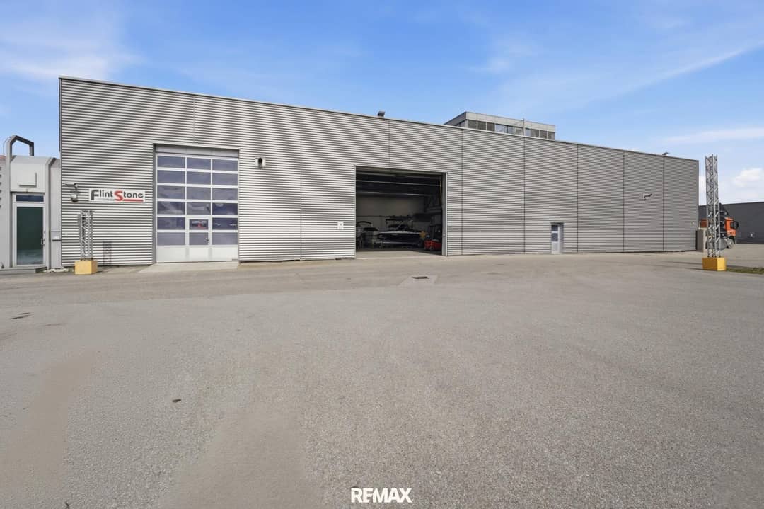 Lagerhalle mit Büro 473 m²