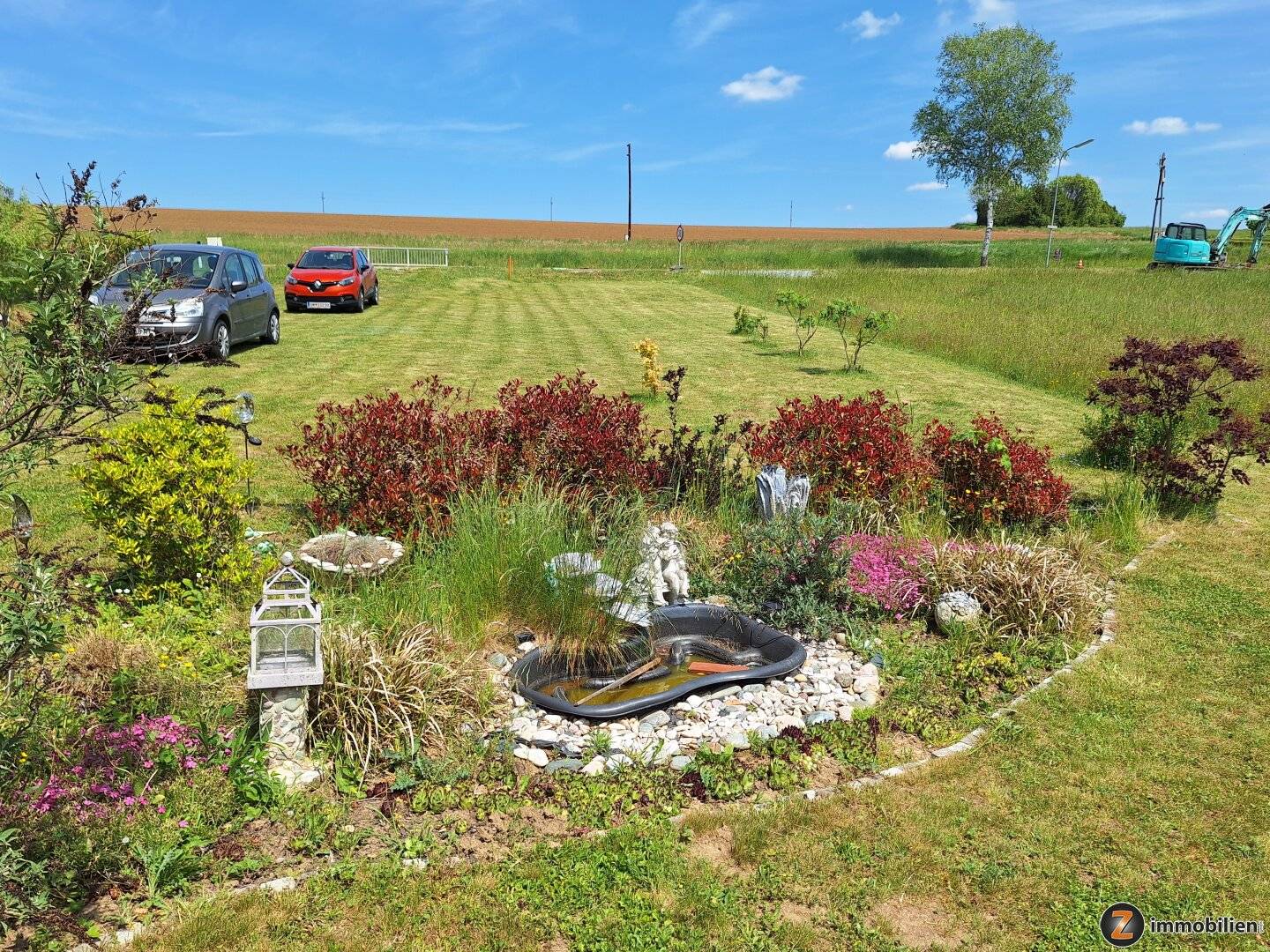 Weinidylle Eisenberg: Baugrundstück mit Gartenhaus
