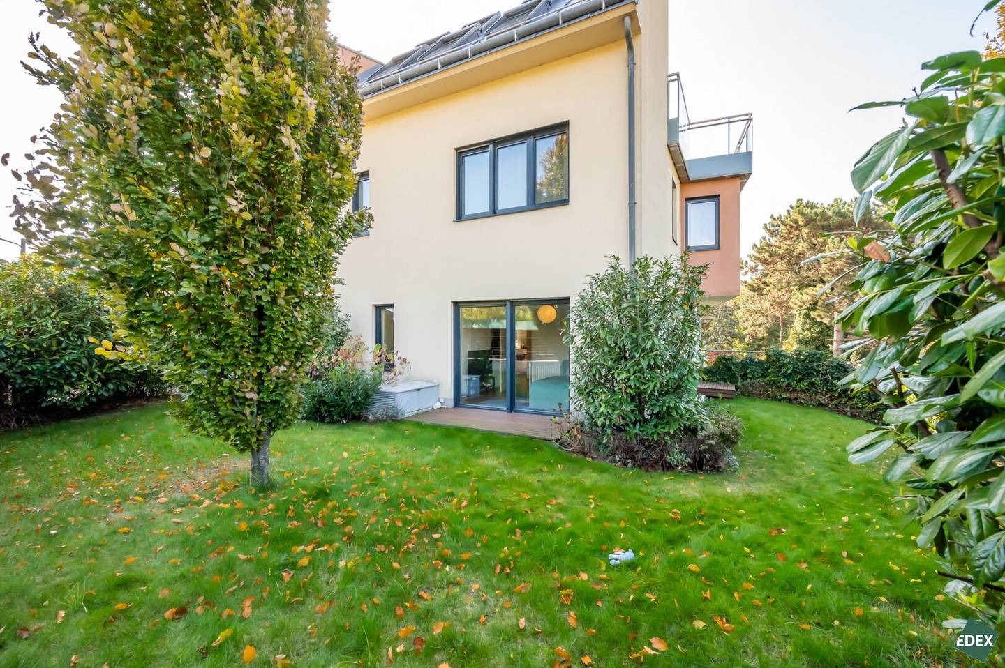 Beautiful 5-room maisonette with large garden, balcony and terrace