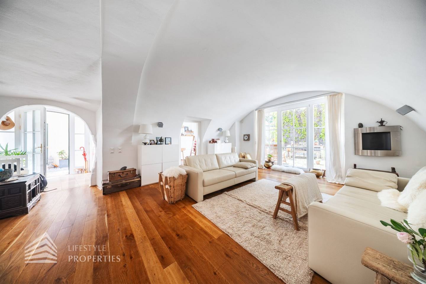 Grinzing apartment with garden and vaulted ceiling