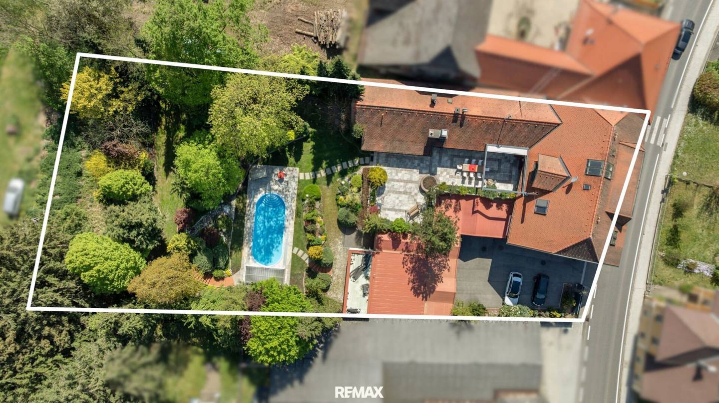 Exclusive Residential and Commercial Property with Pool