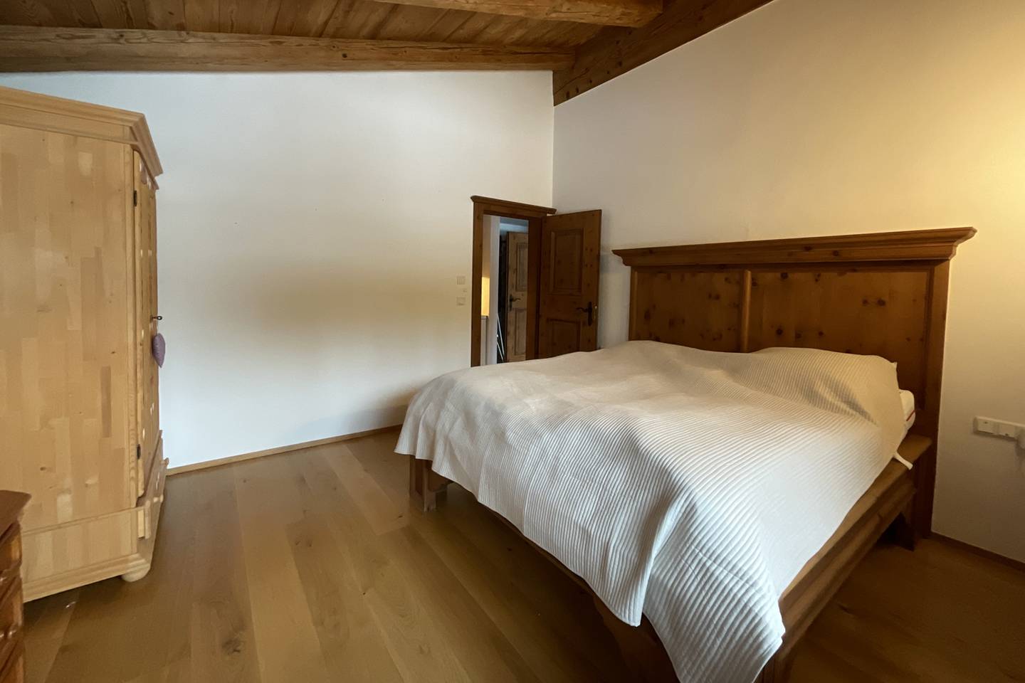 Attic apartment pine wood balcony fully furnished