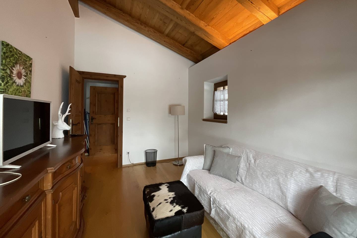 Attic apartment pine wood balcony fully furnished