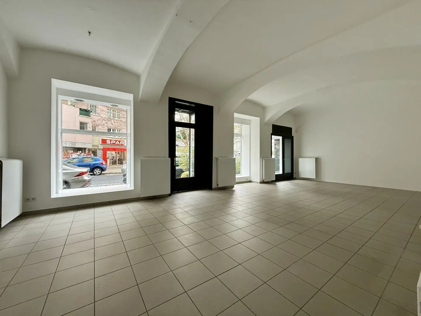 Ihr neues Geschäftslokal NÄHE NASCHMARKT und frequentierter Top Mikrolage! Wunderbarer Altbau mit toller Auslageflächen