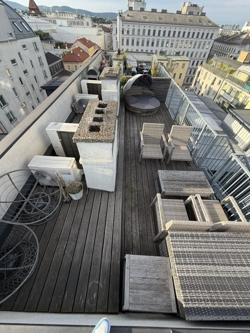 Dachgeschosswohnung mit zwei Terrassen und Blick