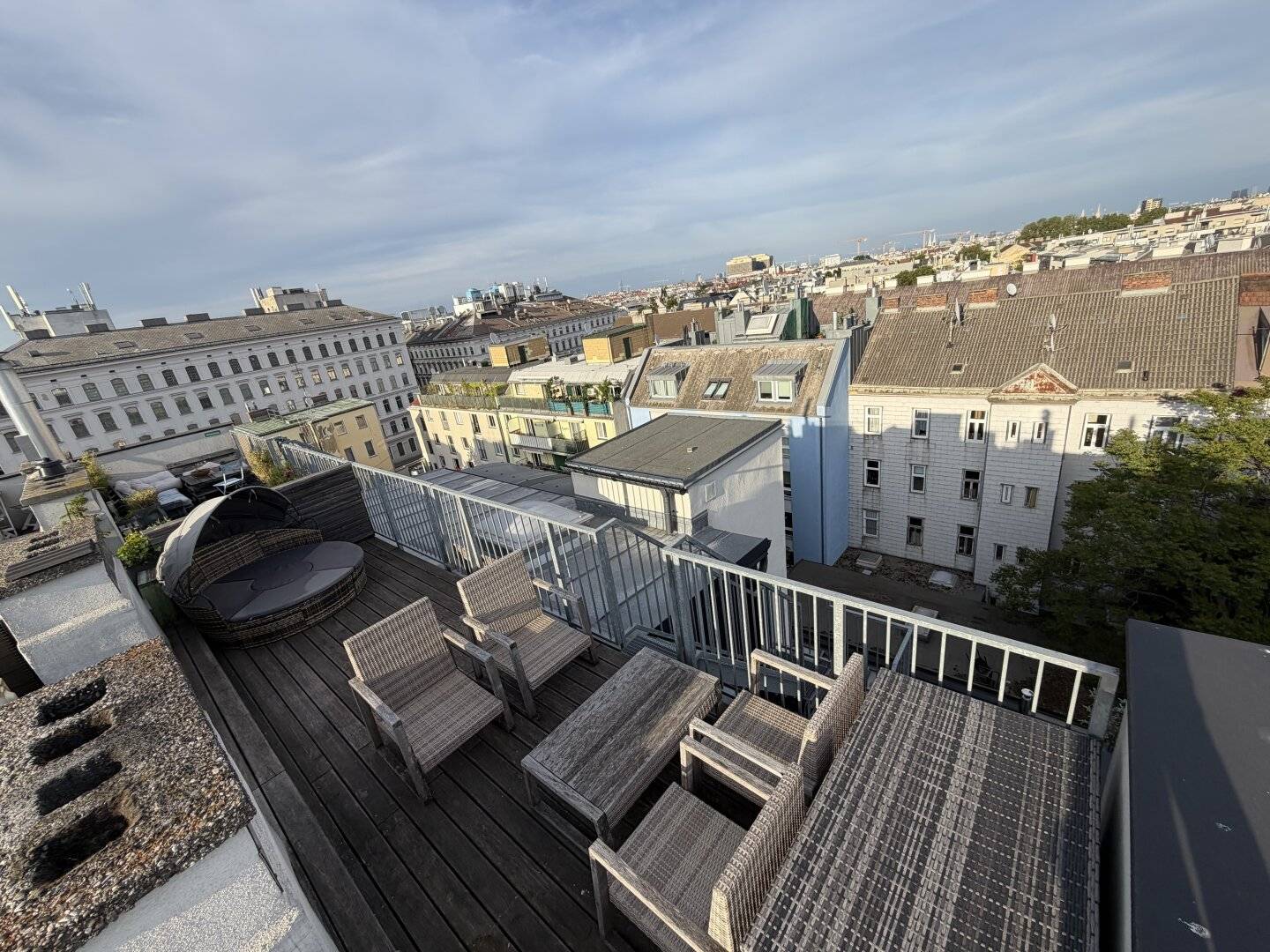 Dachgeschosswohnung mit zwei Terrassen und Blick